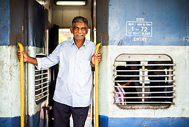 Train, Kochi (Cochin), Kerala, India, Asia