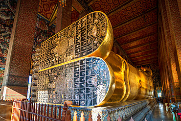 Reclining golden Buddha in Wat Phra Chetuphon (Wat Pho) temple, Bangkok, Thailand, Southeast Asia, Asia