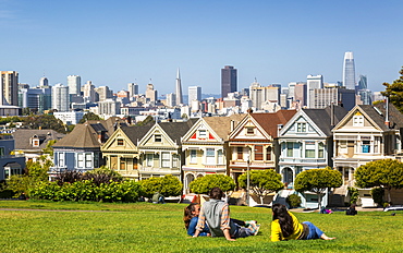 View of Painted Ladies, Victorian wooden houses, Alamo Square, San Francisco, California, United States of America, North America