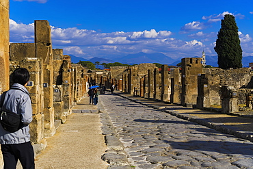 Via dell'Abbondanza, the main ancient city street with stones and house numbering, Pompeii, UNESCO World Heritage Site, Campania, Italy, Europe