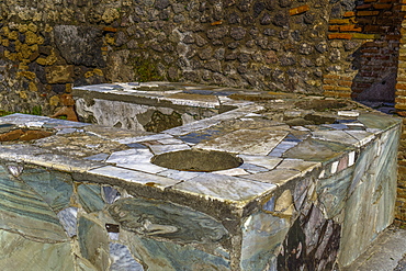 Thermopolium Via Delle Terme, remains of establishment selling ready-to-eat food on the streets of Pompeii Forum, Pompeii, UNESCO World Heritage Site, Campania, Italy, Europe