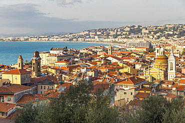 View from Castle Hill down to the old town of Nice, Alpes Maritimes, Cote d'Azur, French Riviera, Provence, France, Mediterranean, Europe