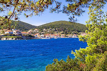 View from the Lighthouse hiking trail back to the village, Fiskardo, Kefalonia, Ionian Islands, Greek Islands, Greece, Europe