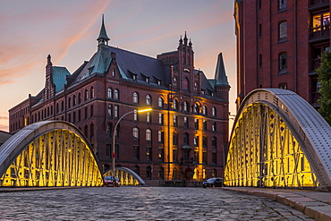 View from the Neuerwegsbrucke to the Sandtorkai-Hof building at the Speicherstadt (Warehouse Complex) at sunset, Hamburg, Germany, Europe