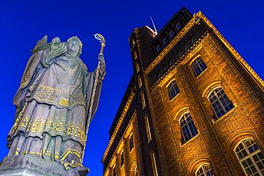 St. Ansgar Statue and Haus der Patriotischen Gesellschaft at Trostbruecke at dusk, Hamburg, Germany, Europe