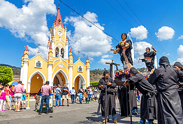 Participants of the Holy Saturday procession waiting in front of the San Felipe de Jesus Church near Antigua, Guatemala, Central America *** Local Caption *** Participants of the Holy Saturday procession waiting in front of the San Felipe de Jesus Church near Antigua, Guatemala, Central America