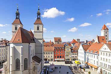 City view with the Neupfarrkirche at Neupfarrplatz, Regensburg, Bavaria, Germany, Europe