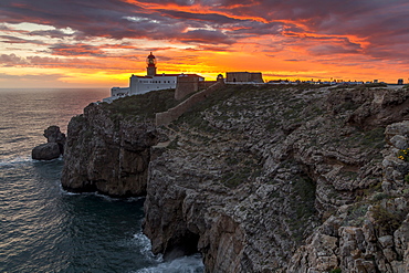 Cape Saint-Vincent Lighthouse at sunset, Sagres, Algarve, Portugal, Europe