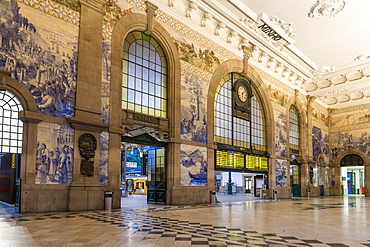 Interior, Sao Bento Train Station, Porto, Portugal, Europe