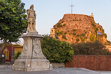 Statue of Count Schulenburg with the old fortress of Corfu Town (Kerkyra) in the background at sunset, Corfu, Greek Islands, Greece, Europe