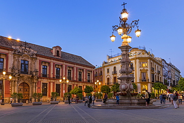 Virgen de los Reyes Square at dusk, Seville, Andalusia, Spain, Europe