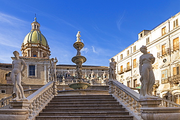 The Praetorian Fountain (Fontana Pretoria) and San Giuseppe dei Padri Teatini Church, Palermo, Sicily, Italy, Europe