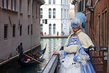 Lady in Venice Carnival costume with gondola in background, Venice, UNESCO World Heritage Site, Veneto, Italy, Europe