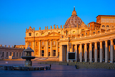 Piazza San Pietro (St. Peter's Square), Vatican City, UNESCO World Heritage Site, Rome, Lazio, Italy, Europe