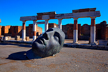 Mitoraj at Pompeii, Pompeii, UNESCO World Heritage Site, Napoli, Campania, Italy, Europe