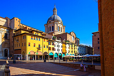 Piazza delle Erbe, Mantova (Mantua), UNESCO World Heritage Site, Lombardia (Lombardy), Italy, Europe