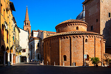 Piazza delle Erbe, Mantova (Mantua), Lombardia (Lombardy), Italy, Europe