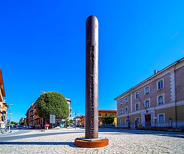 Arnoldo Pomodoro, Colonna del Viaggiatore, Spoleto 1962, Spoleto, Umbria, Italy, Europe