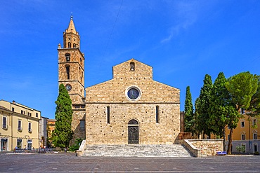 Facade of Piazza Martiri della Libertà, Cathedral of Santa Maria Assunta, Teramo, Abruzzo, Italy