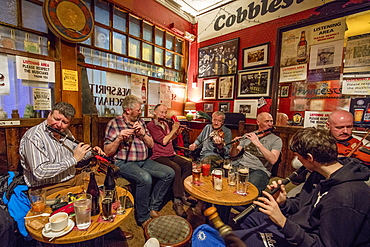 The Cobblestone Pub, during an Irish traditional music jam session, Dublin, Republic of Ireland, Europe