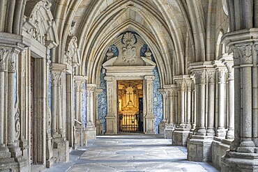 Gothic Cloisters of the Porto Cathedral or Se do Porto, Roman Catholic Cathederal, Porto, Oporto, Portugal