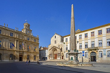 Church of St-Trophime, Place de la Republique, Arles, Provence-Alpes-Côte d'Azur, Bouches-du-Rhône, Arles-Crau-Camargue-Montagnette, Camargue, France