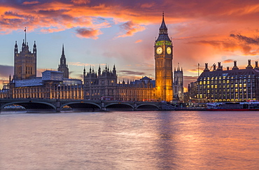 Houses of Parliament at sunset, UNESCO World Heritage Site, Westmister, London, England, United Kingdom, Europe
