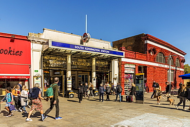 A street scene in South Kensington, London, England, United Kingdom, Europe