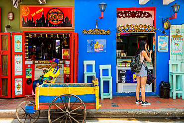 A colourful street scene in the old town, Cartagena de Indias, Colombia, South America