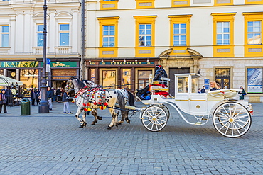 Horse drawn carriage in the main square, Rynek Glowny, in the medieval old town, UNESCO World Heritage Site, Krakow, Poland, Europe