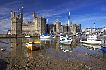 Boats moored near Caernarfon Castle, UNESCO World Heritage Site, Gwynedd, Wales, United Kingdom, Europe