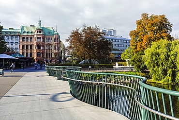 Kaptenbron or Captains bridge near Raoul Wallenbergs Park on the Sodra Forstadskanalen, Malmo, Skane county, Sweden, Europe