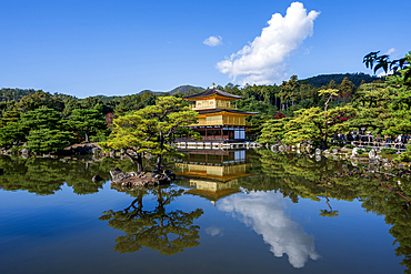 Kinkakuji (Golden Pavilion) a Zen temple in northern Kyoto, Japan.