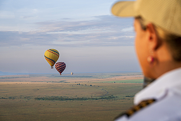 Female captain flying hot air balloon in Maasai Mara national reserve, Kenya