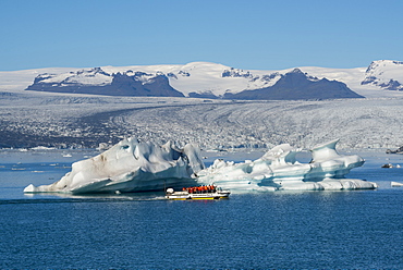 Jokulsarlon Glacier Lagoon with boat tour, with Breidamerkurjokull Glacier behind, South East Iceland, Iceland, Polar Regions