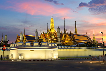 Grand Palace and Wat Phra Kaew (Temple of the Emerald Buddha) at night, Bangkok, Thailand, Southeast Asia, Asia