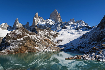 Mount Fitz Roy reflected in Lago de los Tres (Laguna de los Tres), El Chalten, Patagonia, Argentina, South America