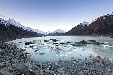 Hooker Glacier Lake, Mount Cook (Aoraki), Hooker Valley Trail, UNESCO World Heritage Site, South Island, New Zealand, Pacific