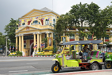 Tuk tuks outside The Territorial Defense Command building in Bangkok, Thailand, Southeast Asia, Asia