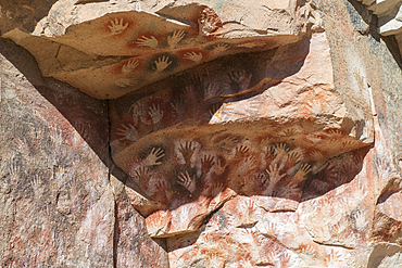 Stencil hand Paintings, Rio Pinturas Canyon, Cave of the Hands, UNESCO World Heritage Site, Patagonia, Province of Santa Cruz, Argentina, South America