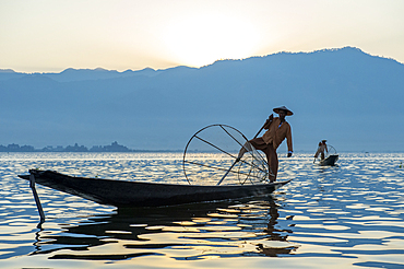 Intha leg rowing fisherman fishing, Inle Lake., Shan State, Myanmar (Burma), Asia