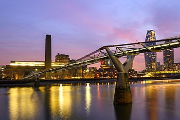 Millennium Bridge and the Tate Modern Gallery across the River Thames, London, England, United Kingdom, Europe