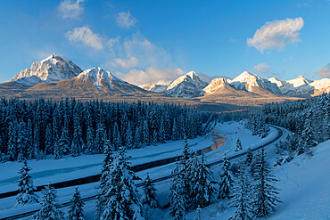 Morant's Curve winter view, Banff National Park, UNESCO World Heritage Site, Alberta, Canada, North America