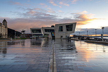 Liverpool Museum, The Beatles Museum and the Mersey Ferries office on Liverpool Waterfront, Liverpool, Merseyside, England, United Kingdom, Europe