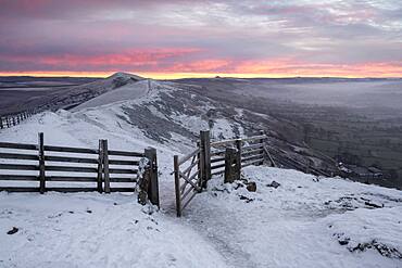 The path leading to Losehill from Mam Tor in winter, Peak District, Derbyshire, England, United Kingdom, Europe