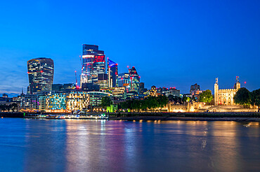 Evening view of The Tower of London, UNESCO World Heritage Site, and cityscape, London, England, United Kingdom, Europe