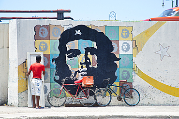 Images of Che Guevara along a street in Havana, Cuba, West Indies, Caribbean, Central America