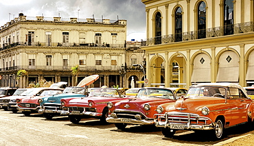 Classic car scene on the streets of Havana, Cuba, West Indies, Caribbean, Central America