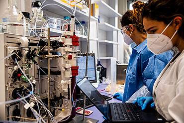 Rome, Reithera, a company specialized in biotechnology, the researchers at work in the laboratories