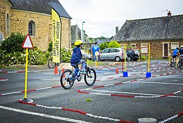 Cycle training and traffic safety.